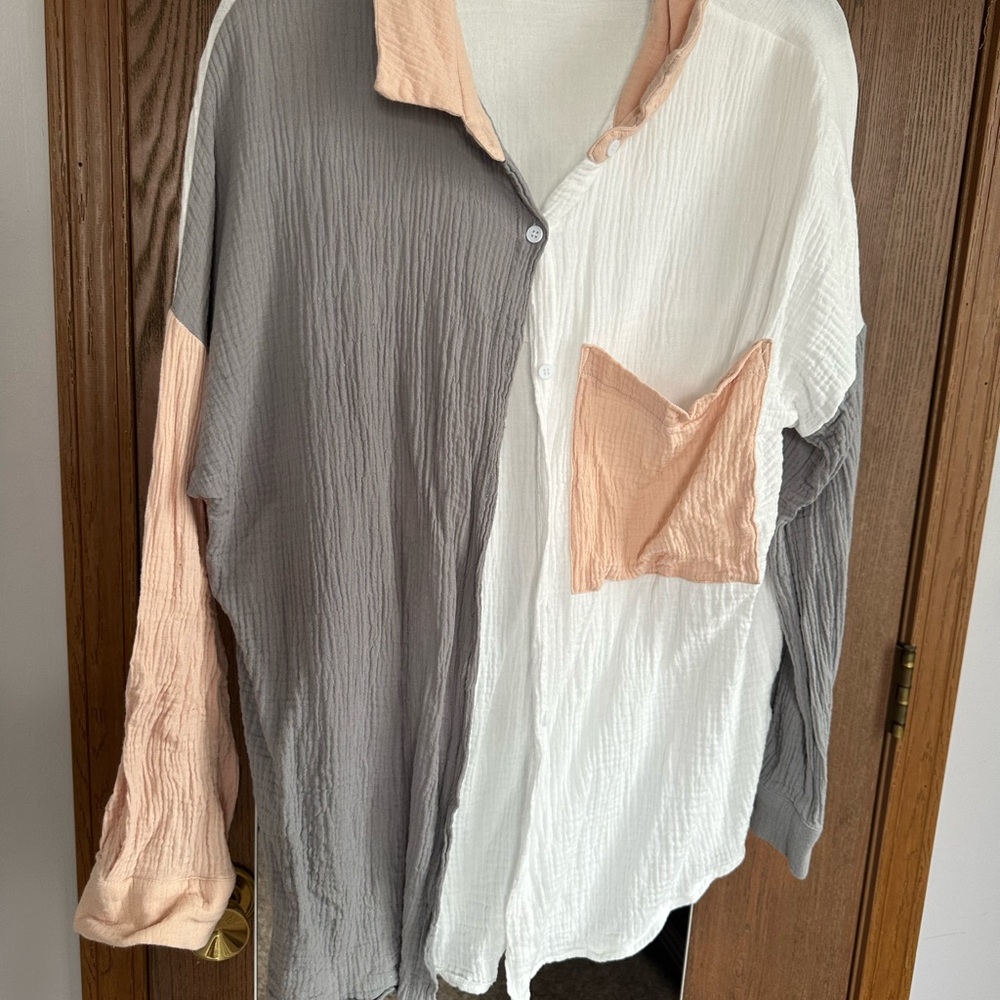 Colorblock Button-Up Shirt - Picture 2 of 2